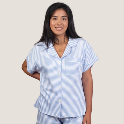 Pijama Set Cielo de Algodón Pima – Manga Corta & Short Rayas Celeste