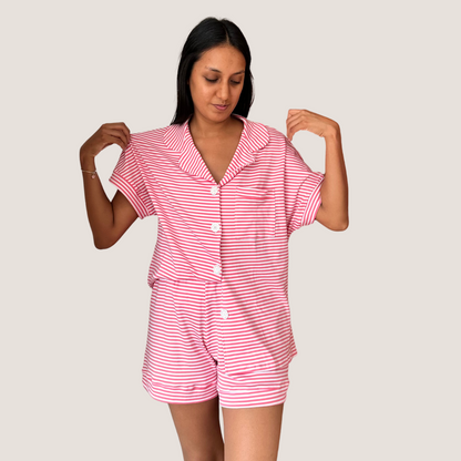 Pijama Set Emma de Algodón Pima – Manga Corta & Short Rayas Rosa